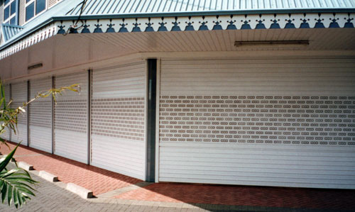 Shuttergrille Combination of plain and punched slats